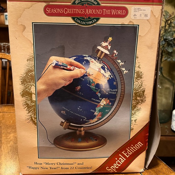 Vintage Mr. Christmas Seasons Greetings Around the World globe🎅🏼🌎 - Picture 1 of 3